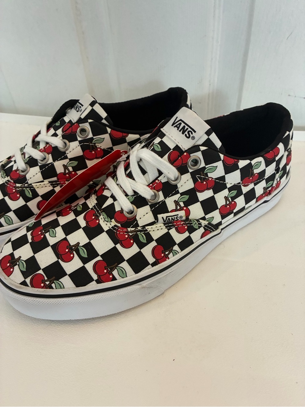 NWT Vans Doheny Cherry Checkerboard Low Top Skate Shoes Sneakers Size 8
